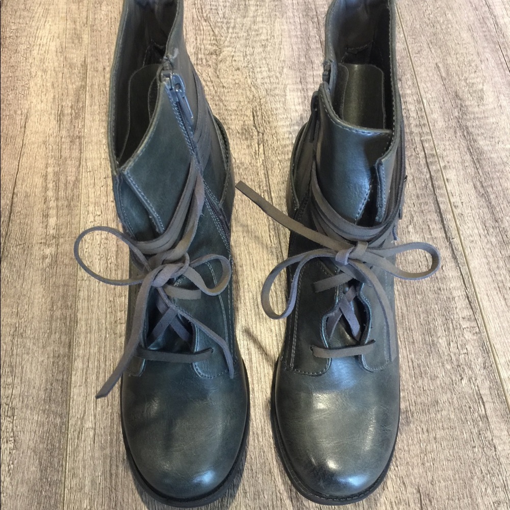 New Grey Boots - Picture 2 of 5